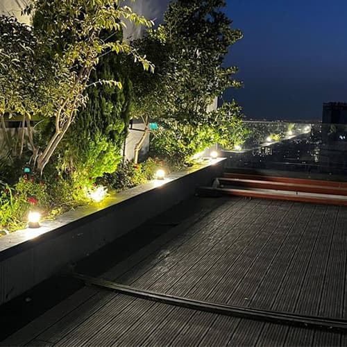 نمایی از روف گاردن در شب