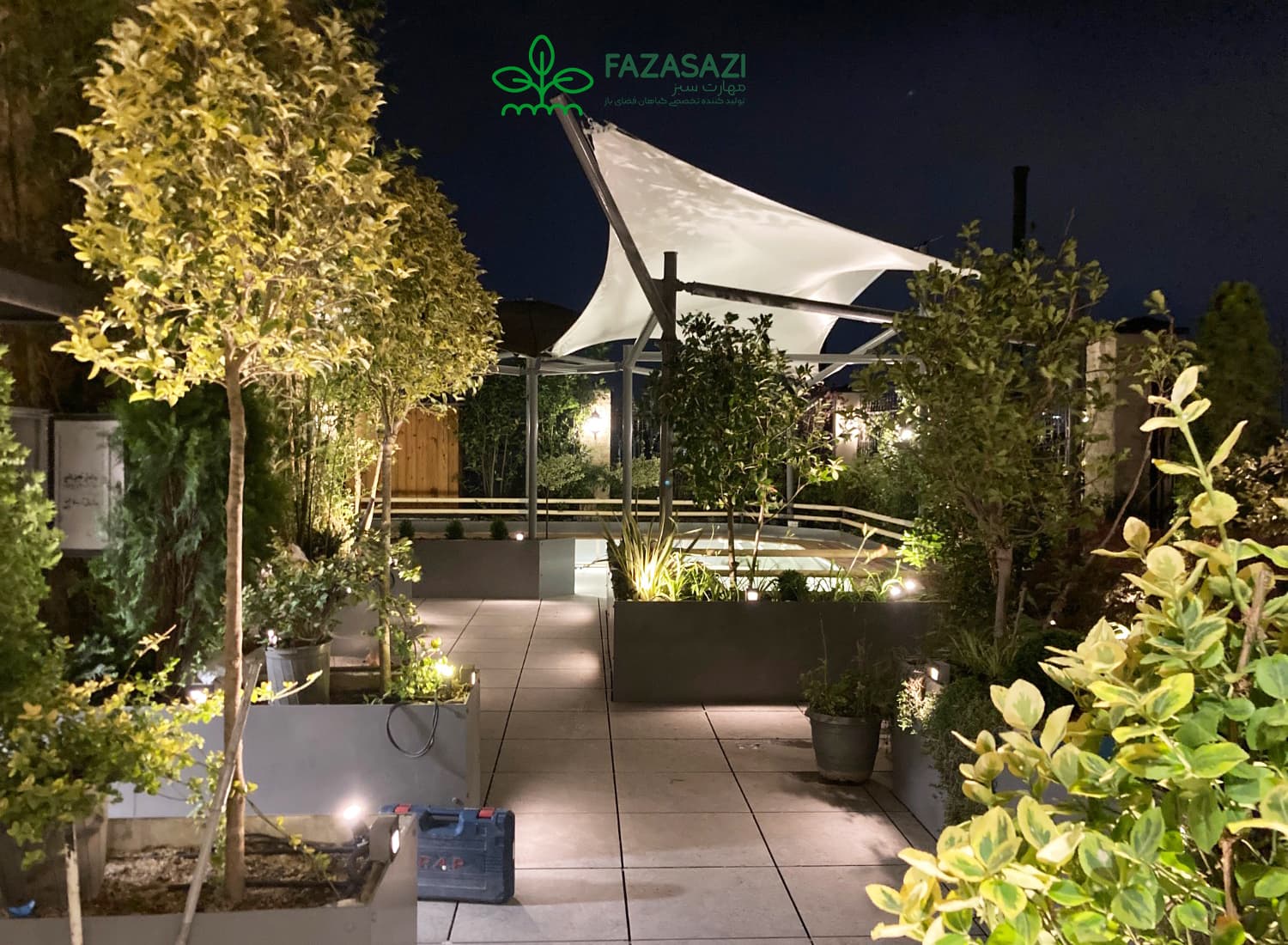 روف گاردن نمای شب